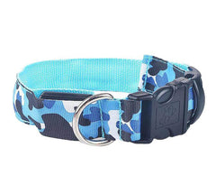Luminous camouflage dog collar in blue and black nylon, adjustable and durable for night walks.