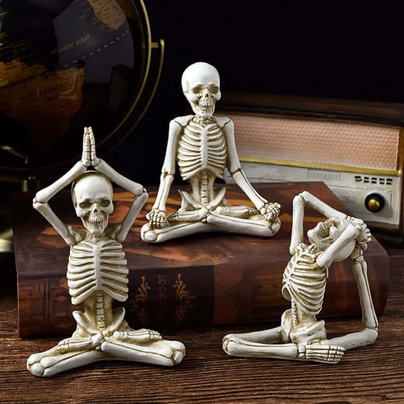Halloween Horror Desktop Ornaments Skeleton in vintage white