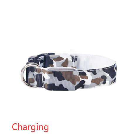 Camouflage luminous dog collar made of durable nylon, featuring adjustable lighting modes for nighttime walks.
