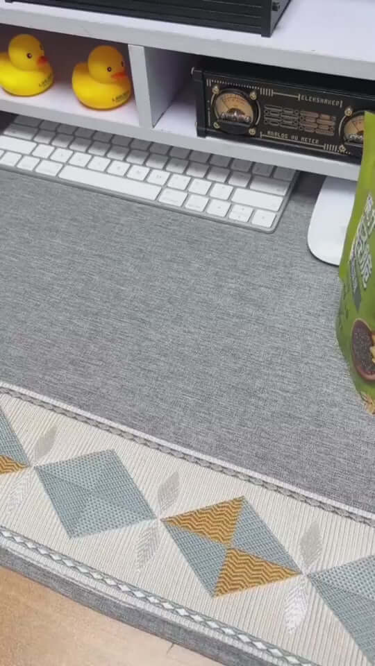 4-in-1 portable electric vacuum sealer for preserving food freshness, featuring easy-to-use design and multifunctional functions.