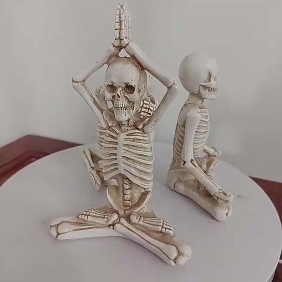 Halloween Horror Desktop Ornaments Skeleton in vintage white